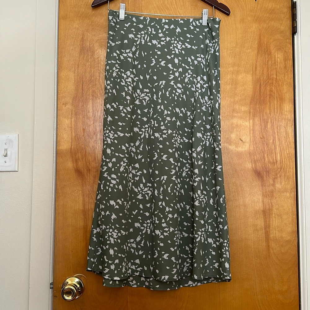 Green and white midi skirt